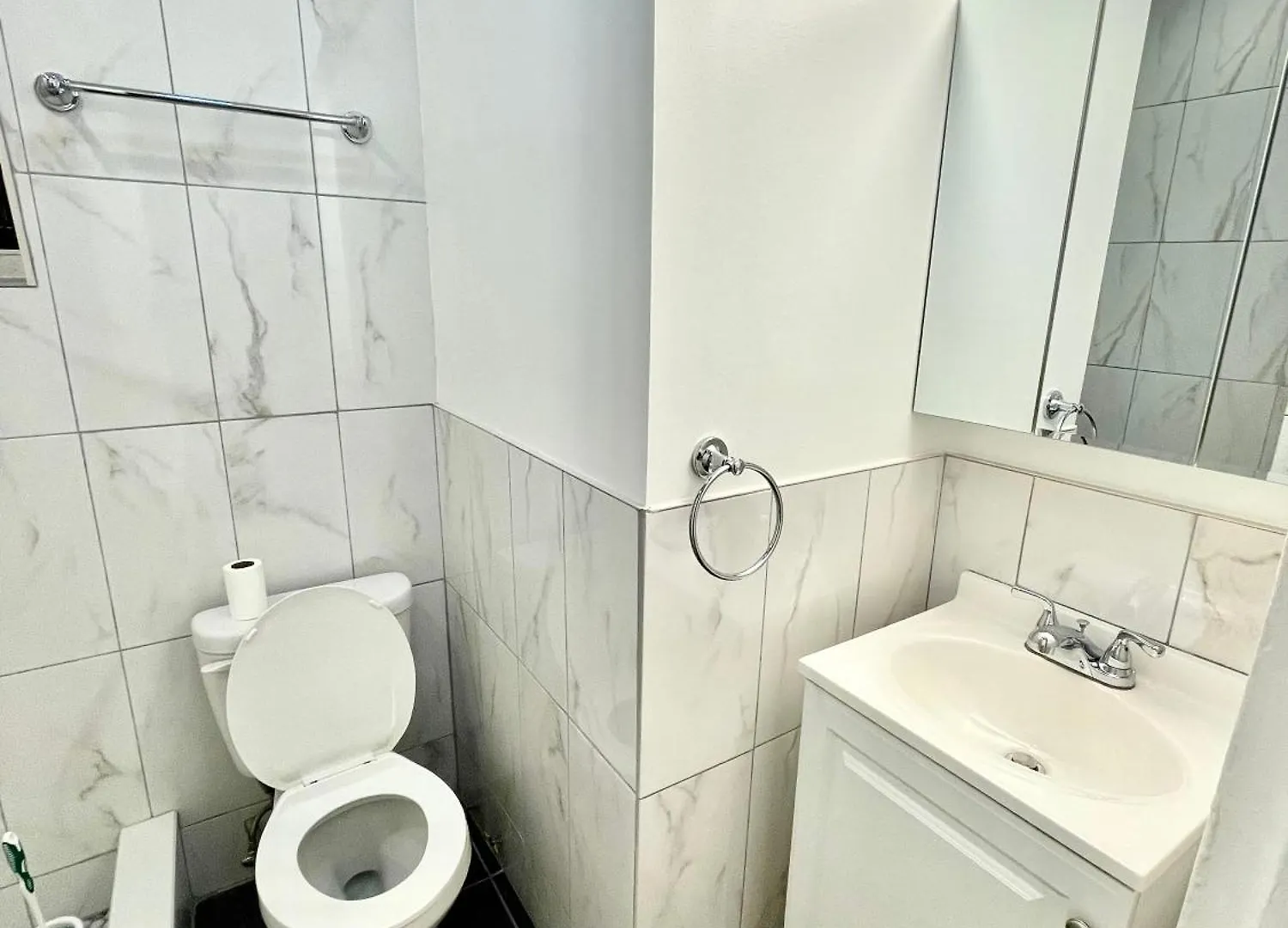 Spacious 2 Bedroom In East Village Nyc New York 0*,